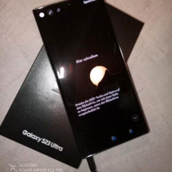 Samsung Galaxy Z Fold3 5G - Black - Picture 4 of 4